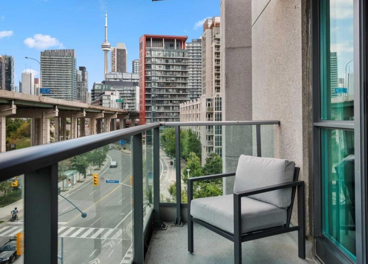 Cn Tower View With Free Parking, Pool, & More Amenities Торонто Экстерьер фото