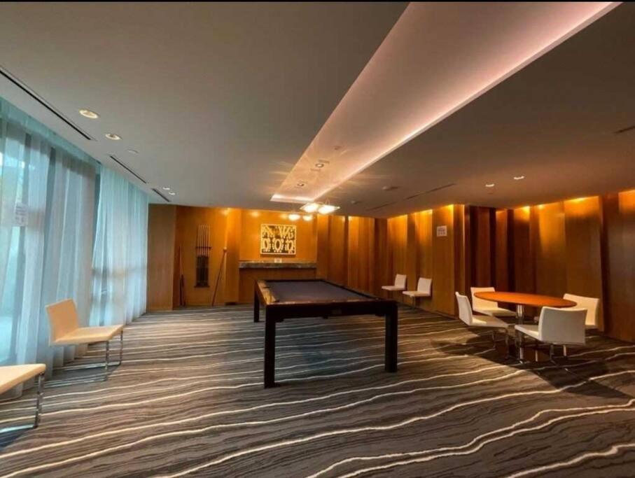 Cn Tower View With Free Parking, Pool, & More Amenities Торонто Экстерьер фото