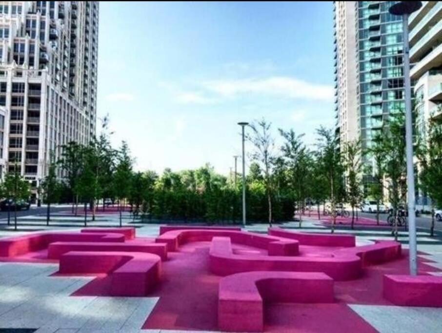 Cn Tower View With Free Parking, Pool, & More Amenities Торонто Экстерьер фото