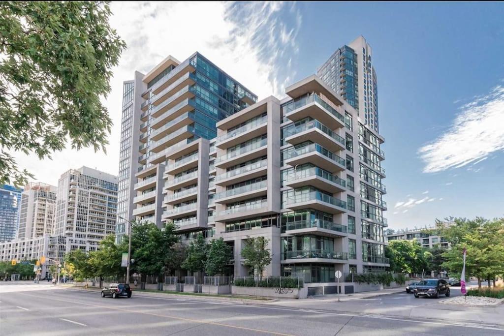 Cn Tower View With Free Parking, Pool, & More Amenities Торонто Экстерьер фото