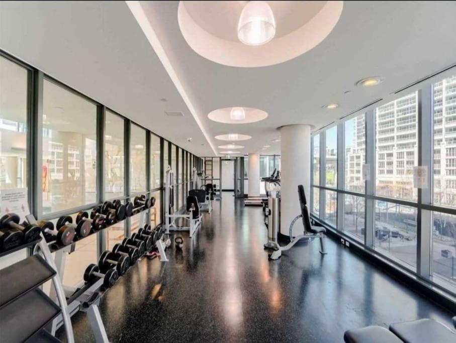 Cn Tower View With Free Parking, Pool, & More Amenities Торонто Экстерьер фото