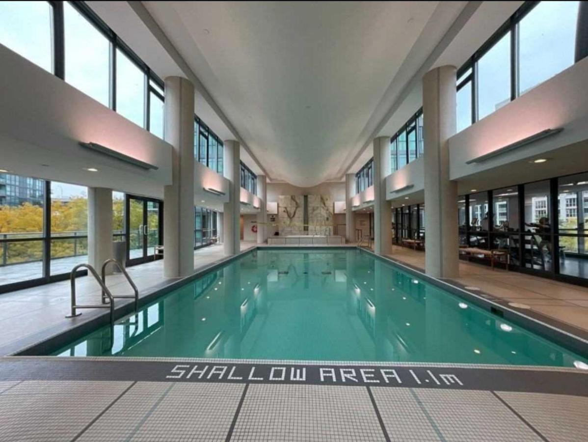 Cn Tower View With Free Parking, Pool, & More Amenities Торонто Экстерьер фото