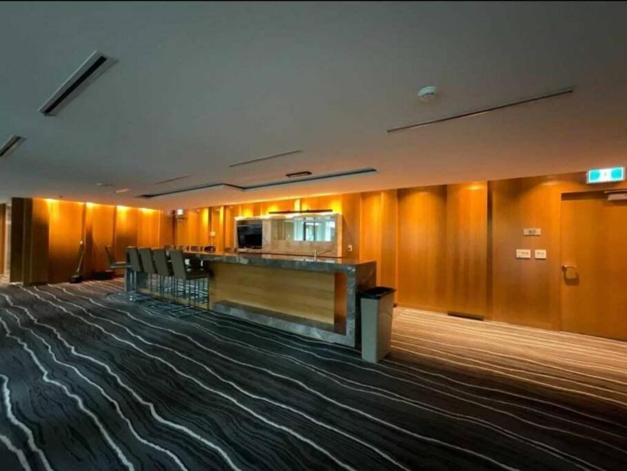 Cn Tower View With Free Parking, Pool, & More Amenities Торонто Экстерьер фото