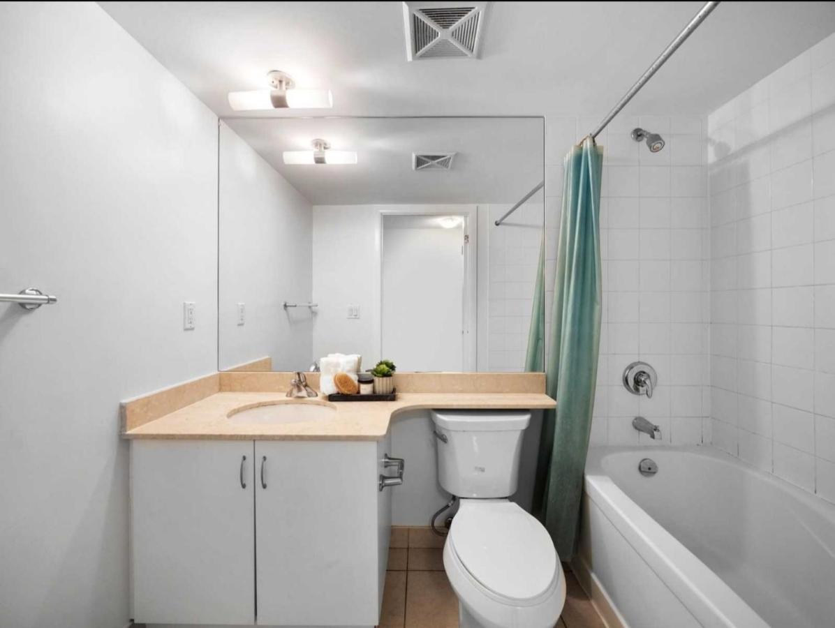 Cn Tower View With Free Parking, Pool, & More Amenities Торонто Экстерьер фото