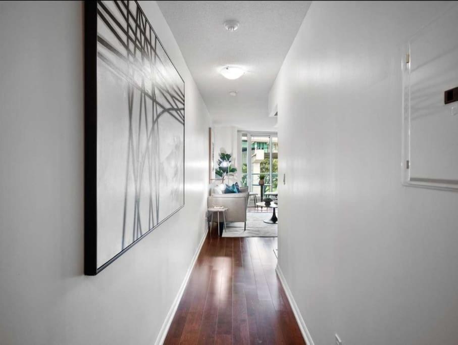 Cn Tower View With Free Parking, Pool, & More Amenities Торонто Экстерьер фото